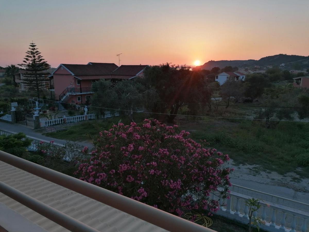 Makis Apartments Аріллас Екстер'єр фото